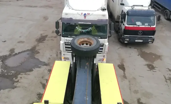 Буксировка грузового автомобиля Scania